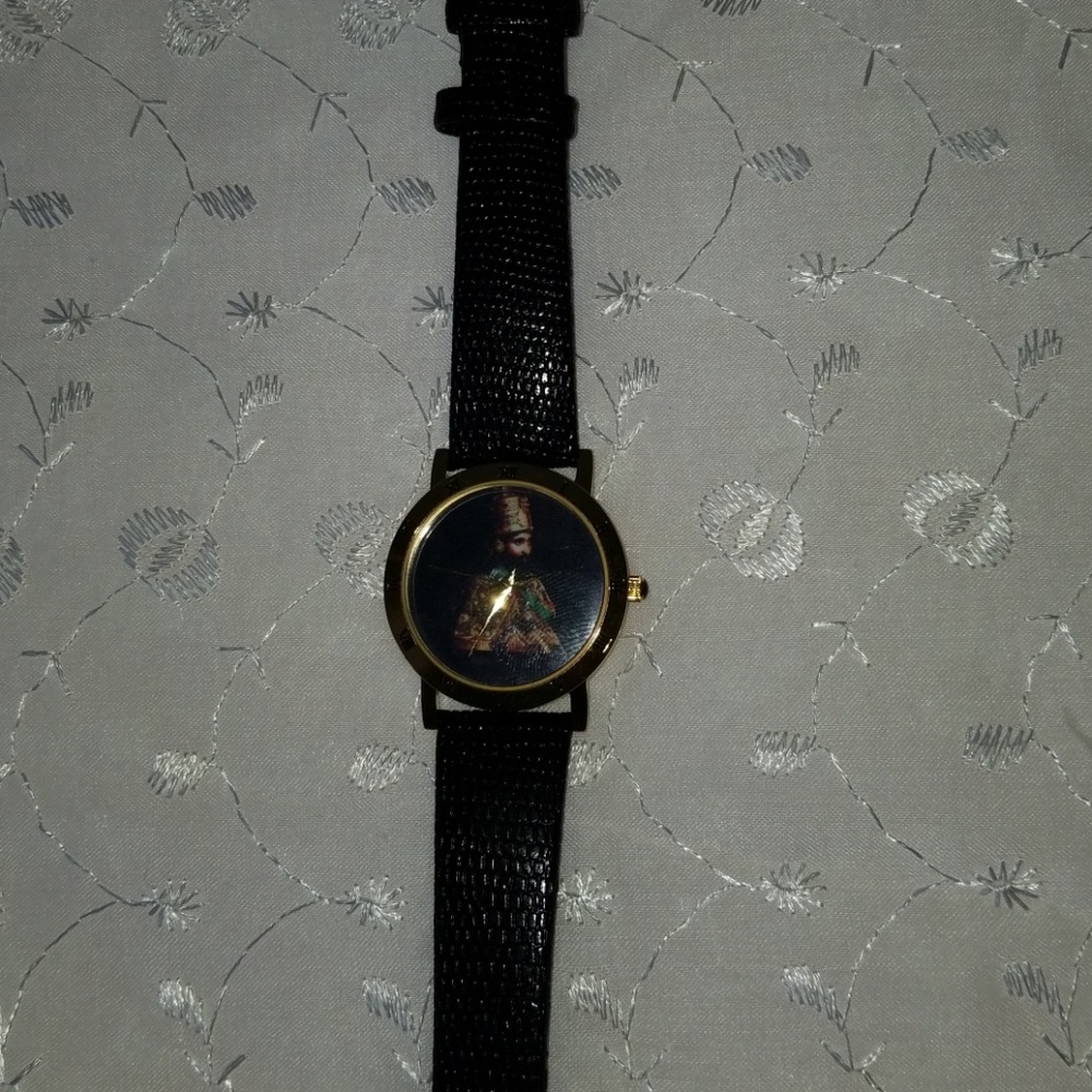 Watch - Picture 2 of 3